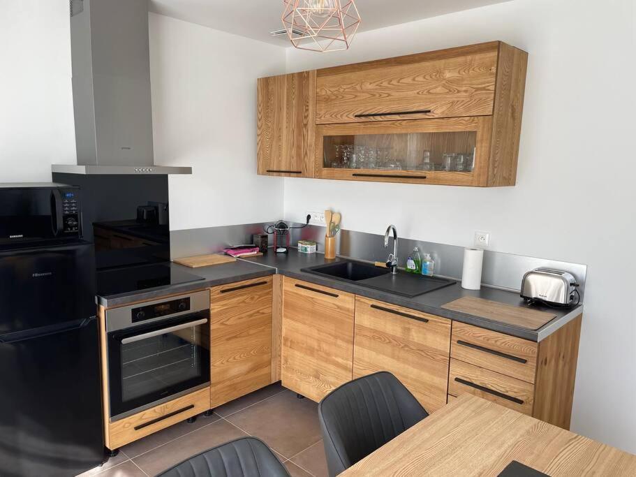 Maison Fleurs De Lys, Climatisee, Wifi Et Parking Privee Gratuit, Lave-Linge, Vernon Giverny Dış mekan fotoğraf